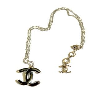 🌟 SALE $38 🌟 Classic CC Silver Tone Plated Necklace